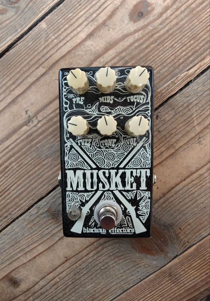 Blackout Effectors Musket Fuzz V2, Musique & Instruments, Effets, Utilisé, Distortion, Overdrive ou Fuzz, Enlèvement ou Envoi