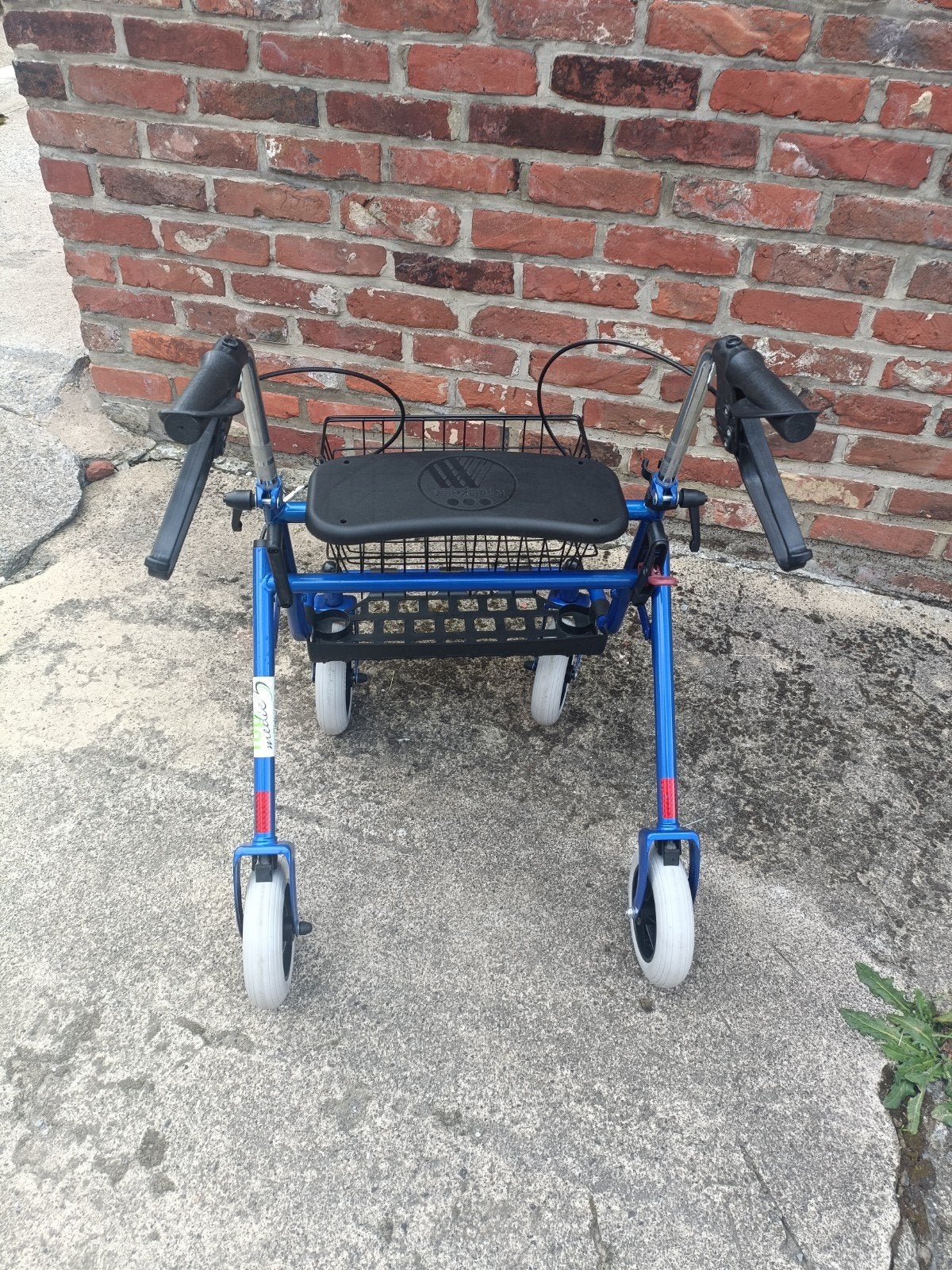 Tribune déambulateur 4 roues,freins, assise et panier, Enlèvement, Pliable