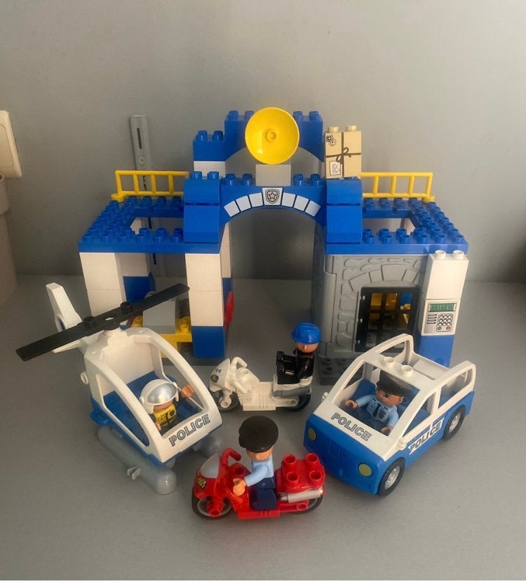Duplo lot de police avec voitre moyo helico, Enfants & Bébés, Jouets | Duplo & Lego, Enlèvement ou Envoi, Comme neuf, Duplo