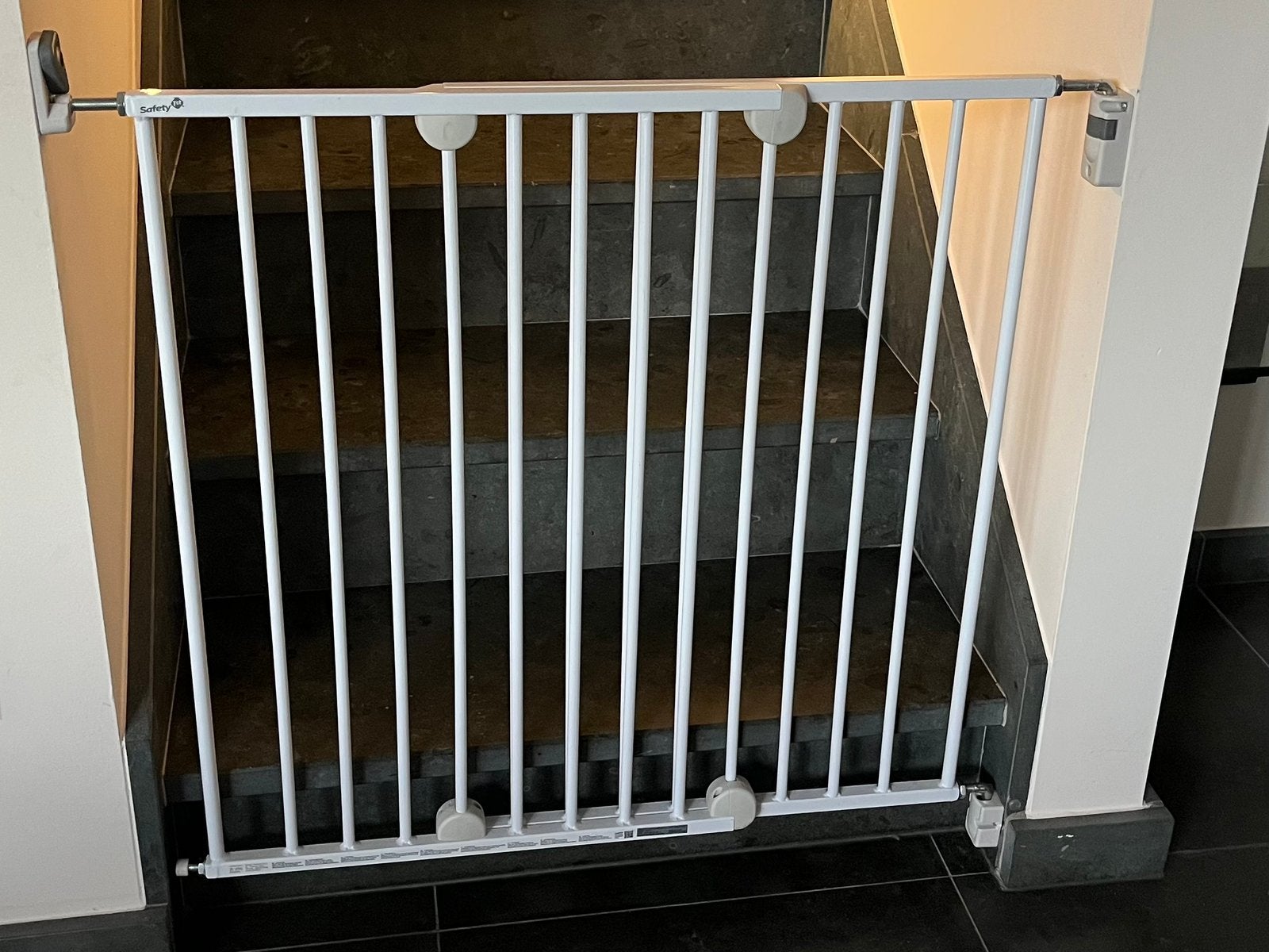 Barrière d'escalier - 62-102 cm - Marque Dorel France, Enfants & Bébés, Enlèvement, Comme neuf