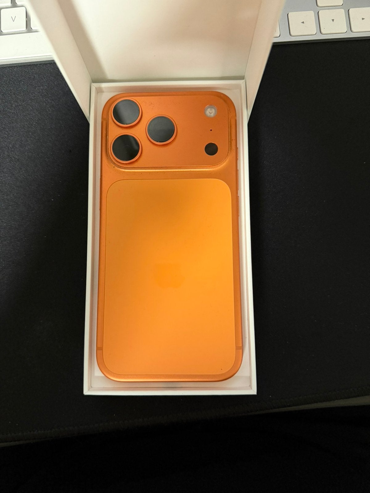 Iphone 17 pro orange 256GB uitstekende staat!, Telecommunicatie, Mobiele telefoons | Apple iPhone, Overige modellen, Zo goed als nieuw