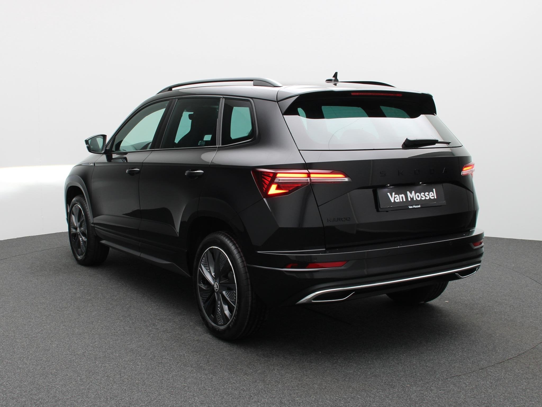 Skoda Karoq SPORTLINE - 10km - Camera - Zetevverwarming, Auto's, Stof, 110 kW, 4 cilinders, Elektrische koffer
