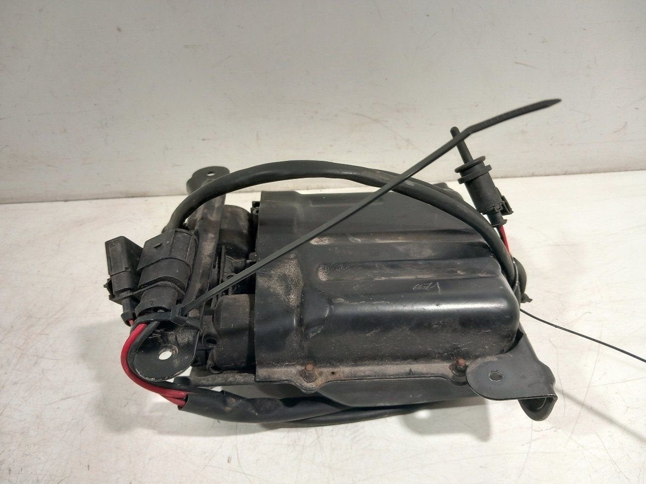 Compressor Porsche Panamera, Onderdelen@venauto.nl, Van der Ven Autorecycling B.V., Gebruikt, Ettenseweg 76, 4706 PB Roosendaal, The Netherlands