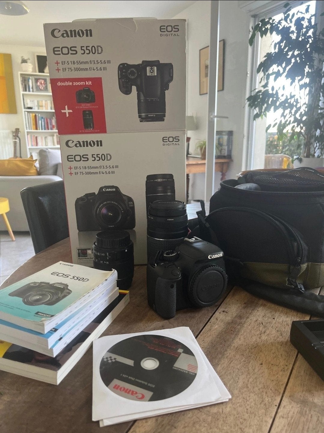 Canon EOS 550D + 2 objectifs + sacoche pour appareil photo +, TV, Hi-fi & Vidéo, Appareils photo numériques, Canon, Enlèvement