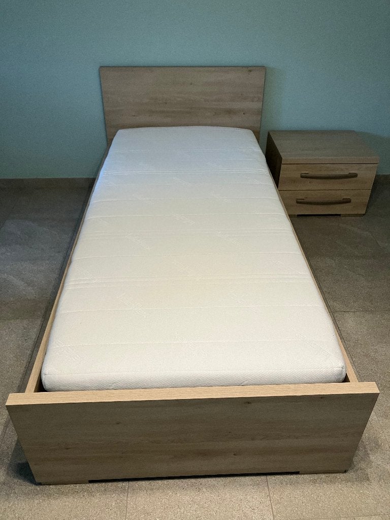Eenpersoonsbed en nachtkastje, Huis en Inrichting, Slaapkamer | Complete slaapkamers, Ophalen, Zo goed als nieuw, Eenpersoons