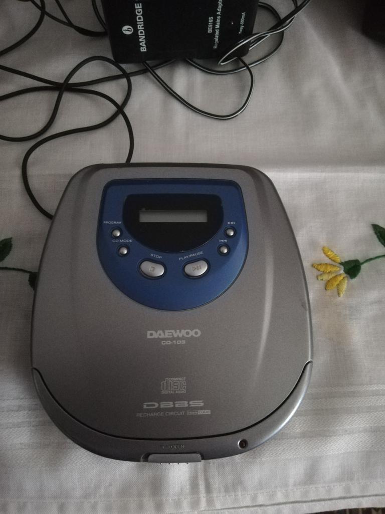 Draagbare Cd speler, Audio, Tv en Foto, Cd-spelers, Ophalen, Zo goed als nieuw
