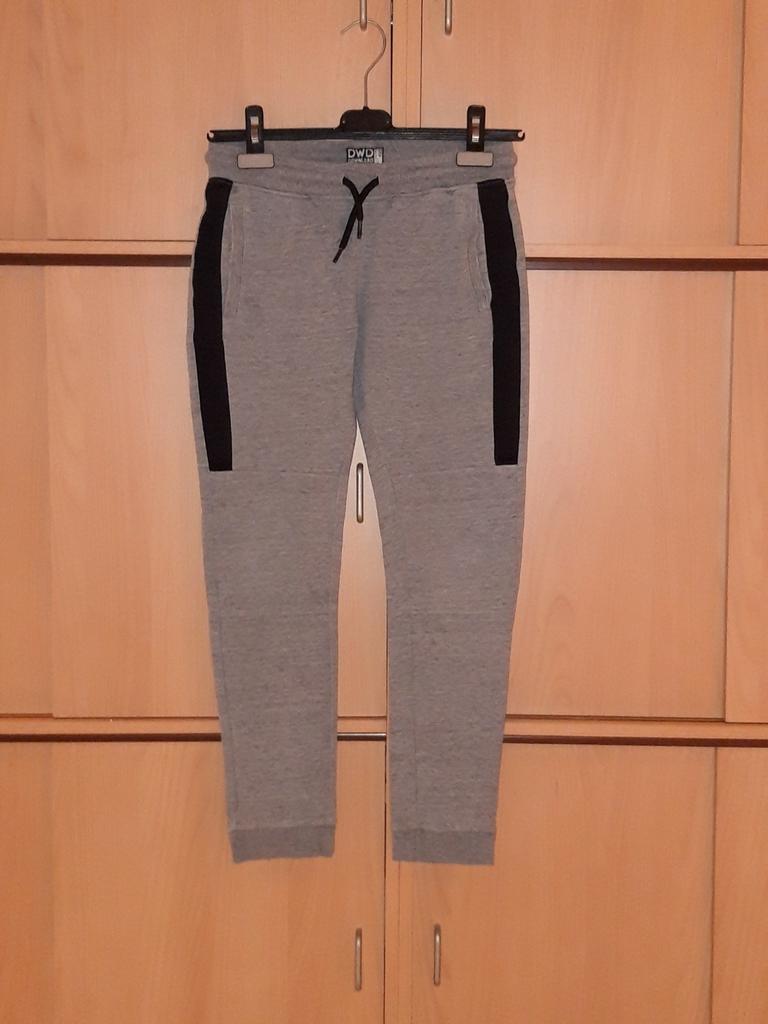 Grijs-zwarte sportbroek 146 jongen Download C&A, Broek, C&A, Ophalen of Verzenden, Zo goed als nieuw