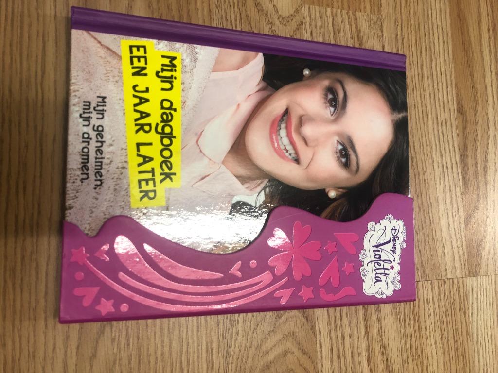 Violetta: mijn dagboek, één jaar later, Ophalen, Zo goed als nieuw, Fictie, Disney