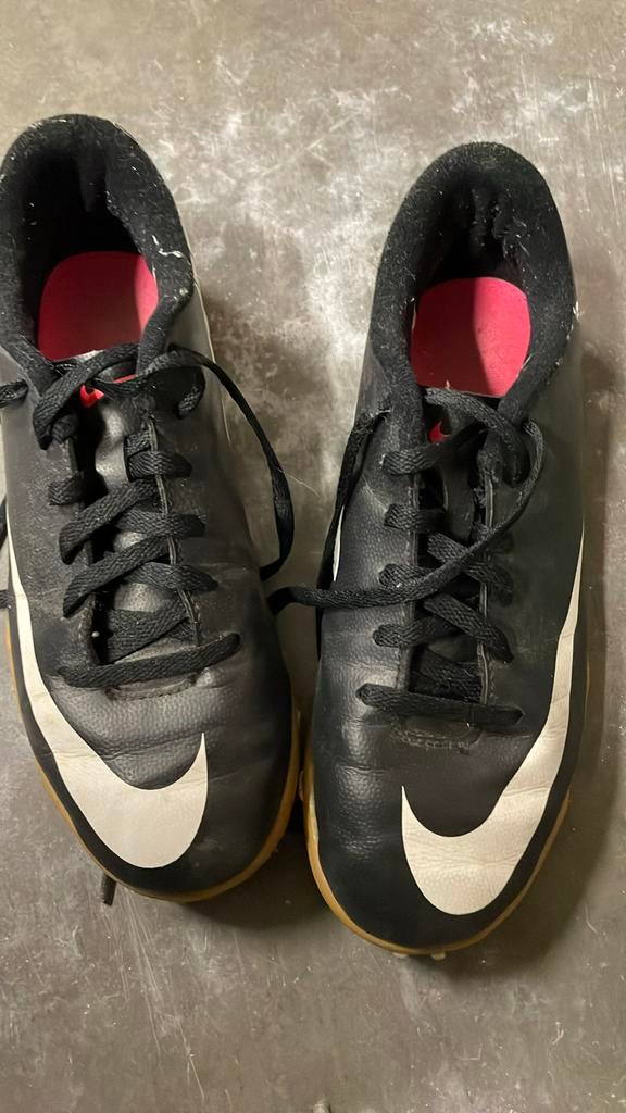 Zaalvoetbalschoenen Nike maat 36, Sport en Fitness, Ophalen of Verzenden, Gebruikt