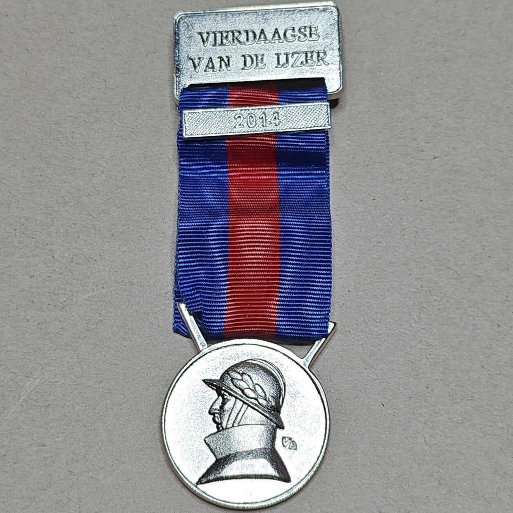 Médaille d'argent des Quatre jours de fer, Enlèvement ou Envoi, Emblème ou Badge