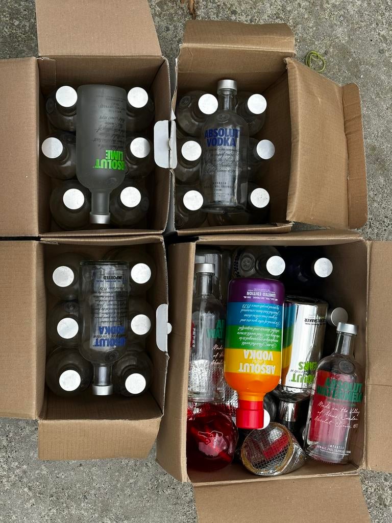 Collection 42x bouteilles Absolut Vodka, Enlèvement, Comme neuf, Autres types