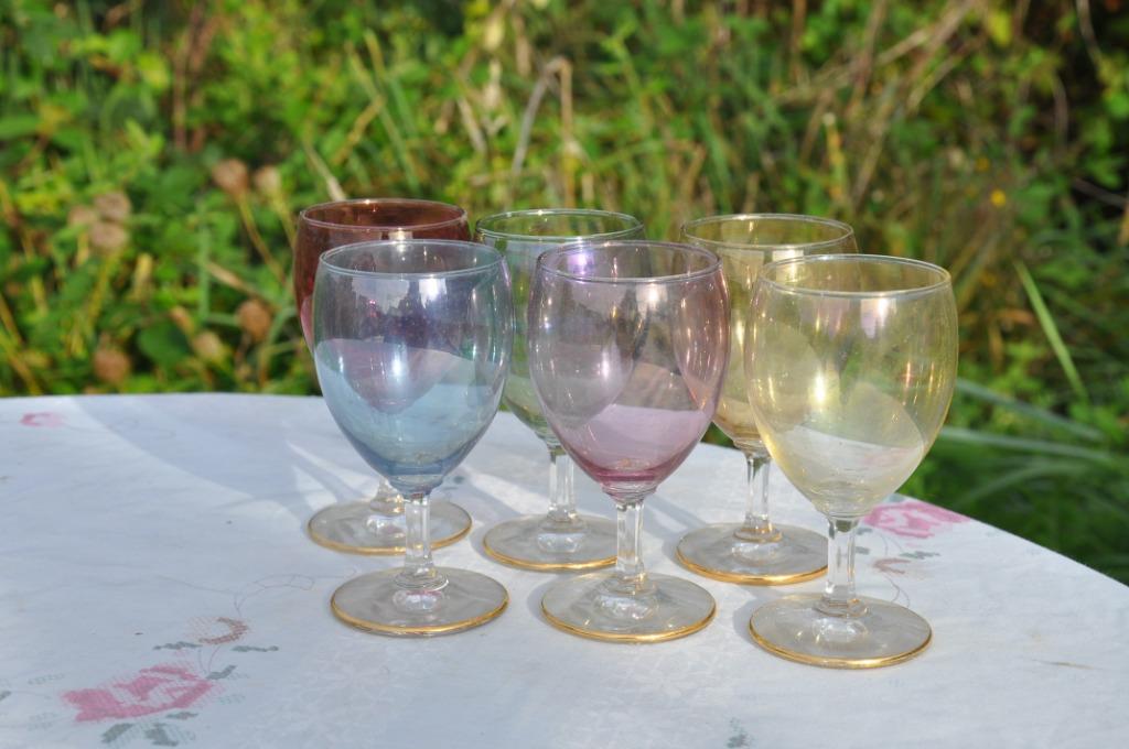 6 verres a vin blanc coloré bord et pied doré années 50, Enlèvement ou Envoi