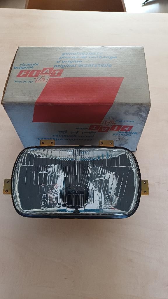 Fiat 131 1 serie. Koplamp Carello 9040 Nieuw., Auto-onderdelen, Ophalen of Verzenden, Nieuw, Fiat
