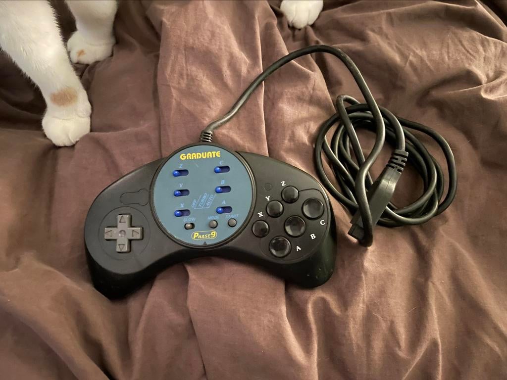 Manette 6 boutons | Sega Megadrive | Graduate Phase 9, Consoles de jeu & Jeux vidéo, Enlèvement ou Envoi, Comme neuf
