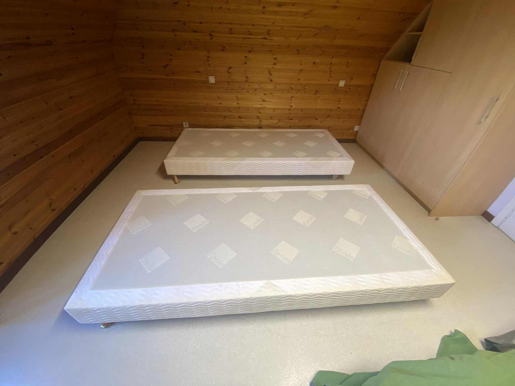 Twee bedbodems, Ophalen