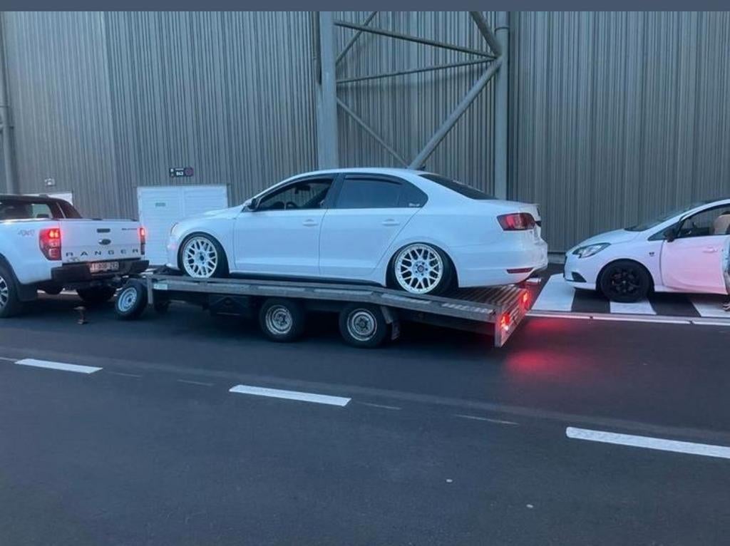 Te huur autotrailer 2700 kg. 70euro; per dag. Plateau, Ophalen of Verzenden