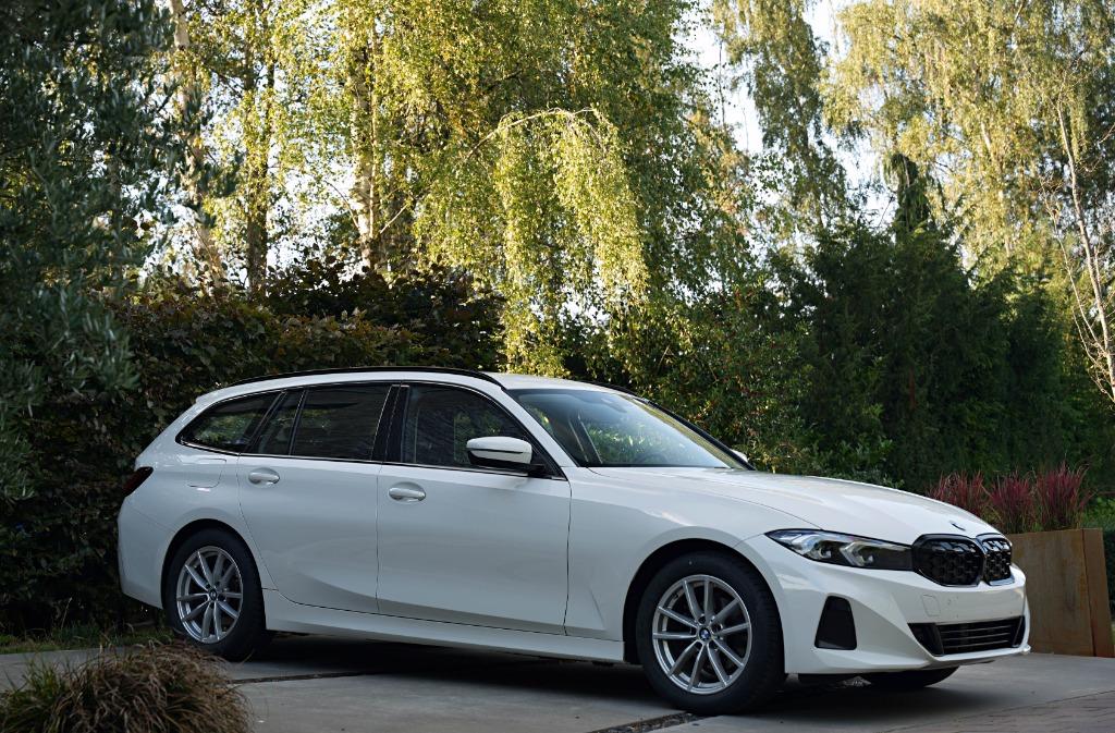 BMW 318 iA Touring Facelift ShadowLine/WideScreen/CarPlay, Auto's, Automaat, 1998 cc, 4 cilinders, Wit