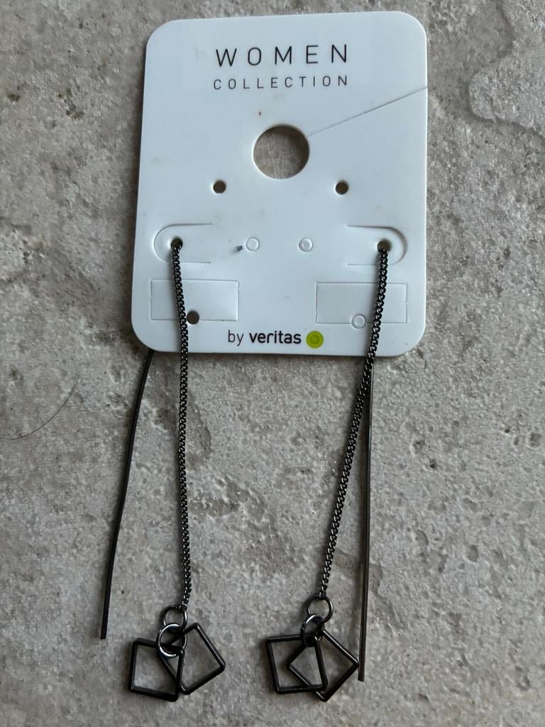 Paire de boucles d’oreille longues avec carrés Veritas, Bijoux, Sacs & Beauté, Boucles d'oreilles, Enlèvement, Comme neuf, Noir