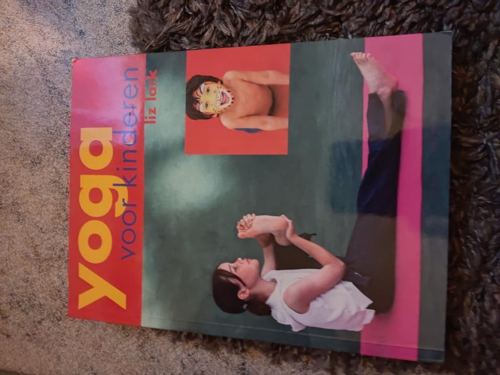 Boek yoga voor kinderen, Ophalen of Verzenden, Zo goed als nieuw, Overig