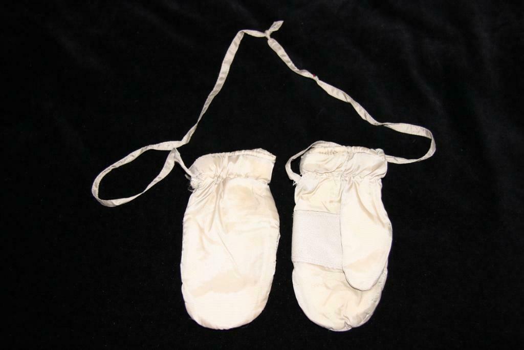 Gants bébé beige avec cordon, 18 mois (86), Mitaines, MET, Garçon ou Fille, Enlèvement ou Envoi