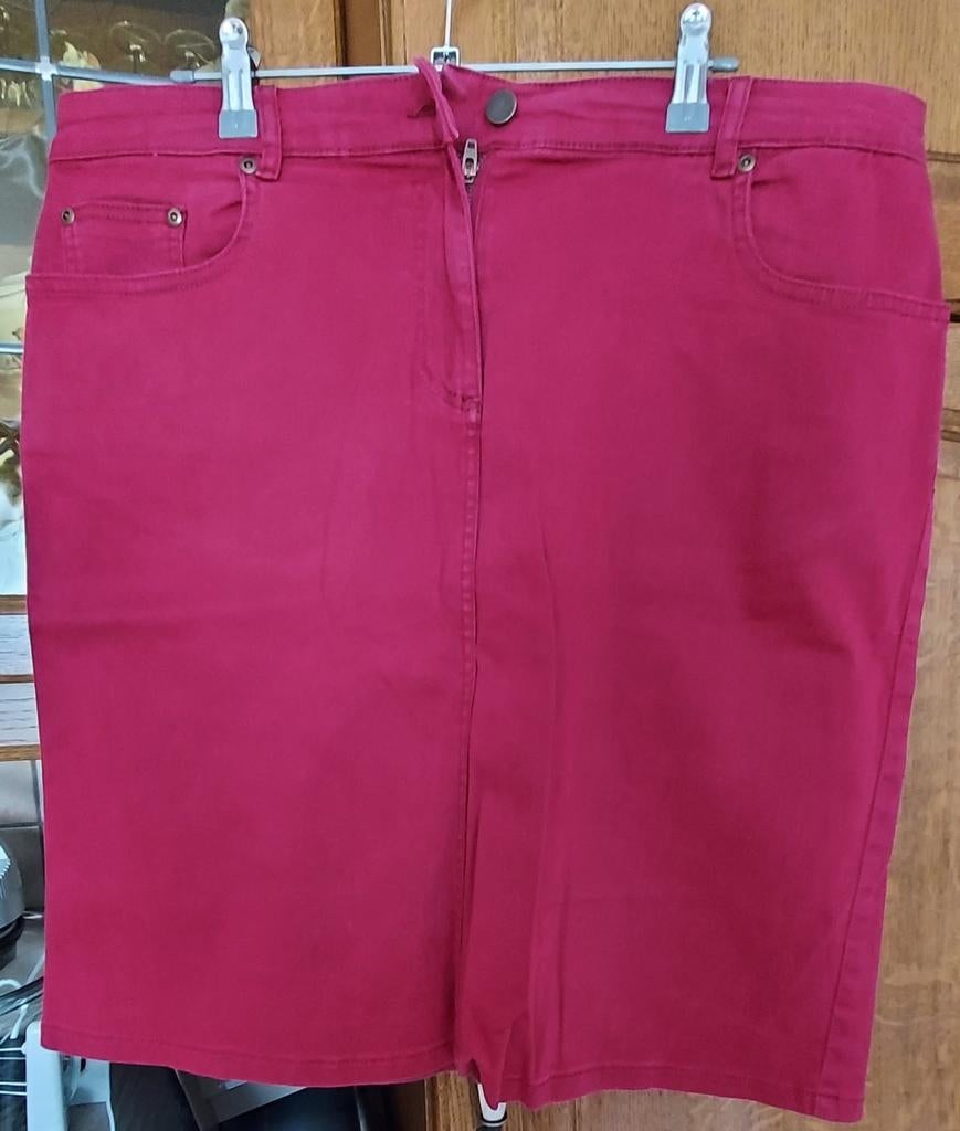 Jupe jeans bordeaux 46, Vêtements | Femmes, Jupes, Enlèvement ou Envoi, Comme neuf
