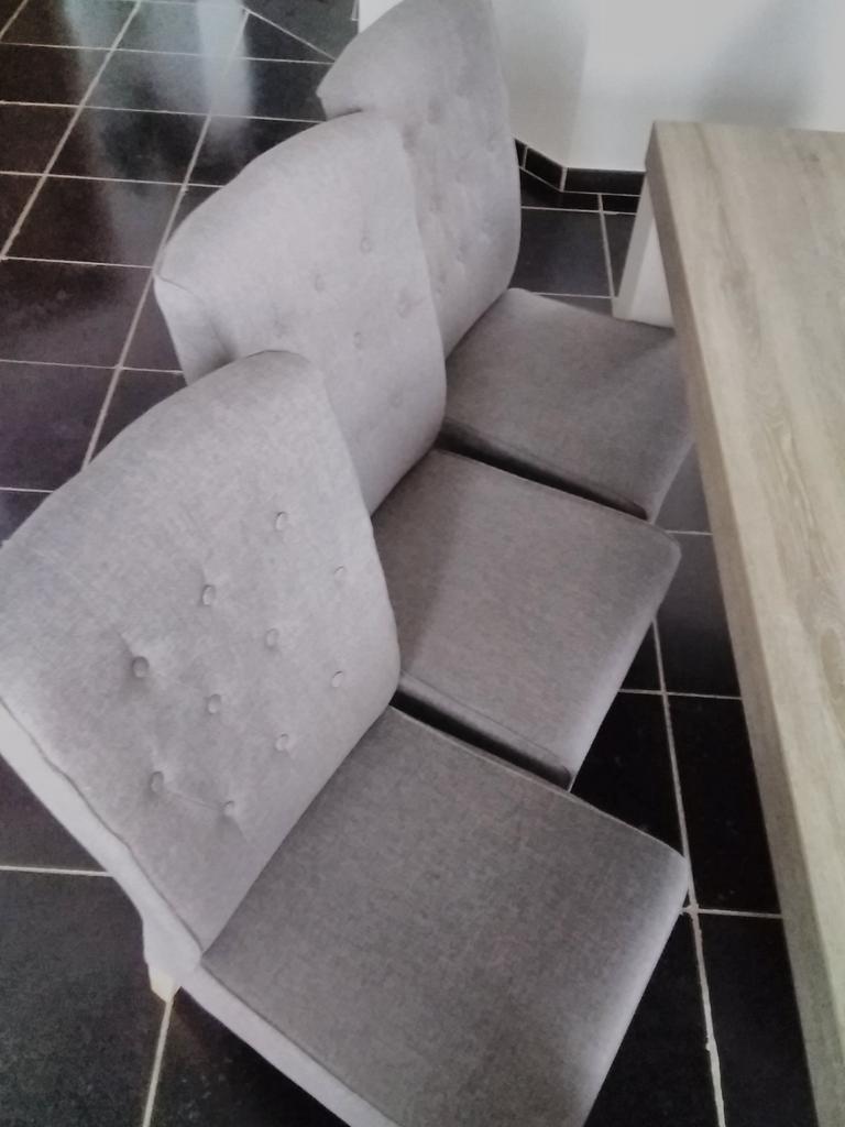Chaises, Enlèvement