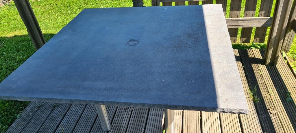 Tuintafel met arduin, Belgische blauwsteen 140x140cm +RVS, Tuin en Terras, Tuintafels, Ophalen, Zo goed als nieuw, Vierkant, Overige materialen