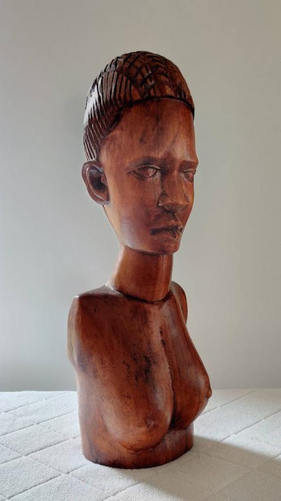 Buste africain de femme en bois sculpté, Enlèvement ou Envoi