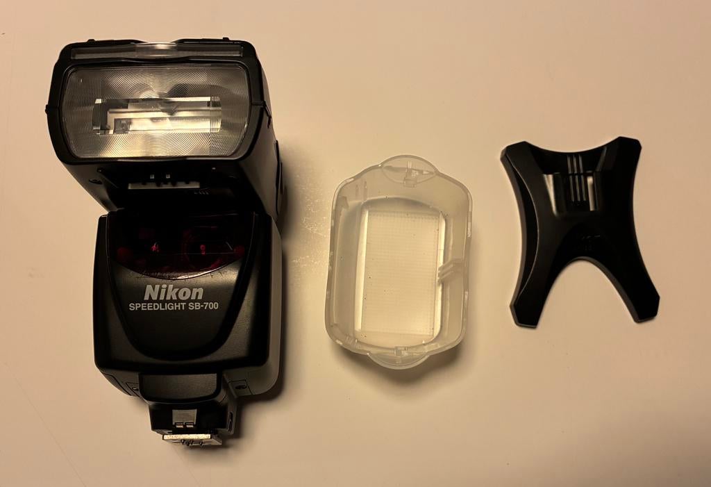 NIKON SB700, Audio, Tv en Foto, Ophalen of Verzenden, Gebruikt, Nikon, Kantelbaar