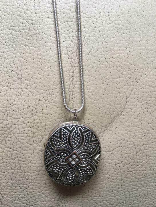 Ancienne chaîne et pendentif porte photos, Or