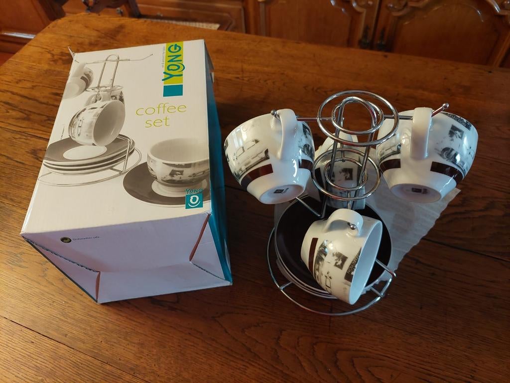 Koffie mocca set met 4 tassen en  4 bordjes en houder nieuw, Ophalen of Verzenden, Nieuw, Overige stijlen, Compleet servies