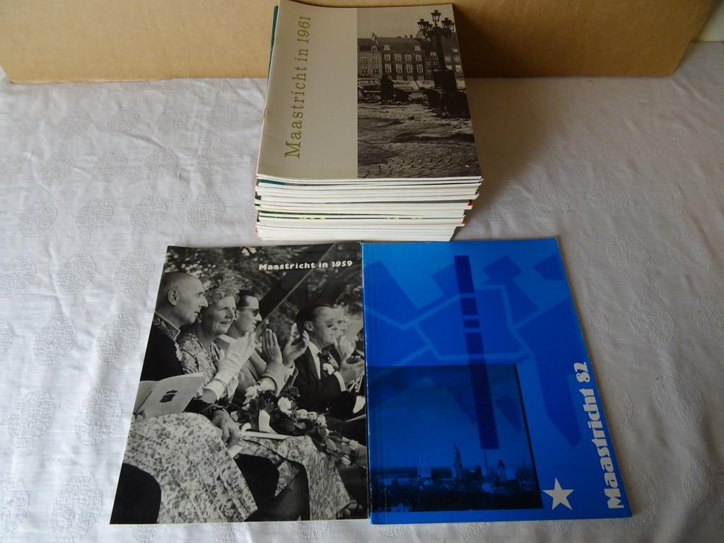 Collectie boekjes Maastricht in 1959 tot Maastricht in 1982, Boeken, 20e eeuw of later, Ophalen of Verzenden, Zo goed als nieuw