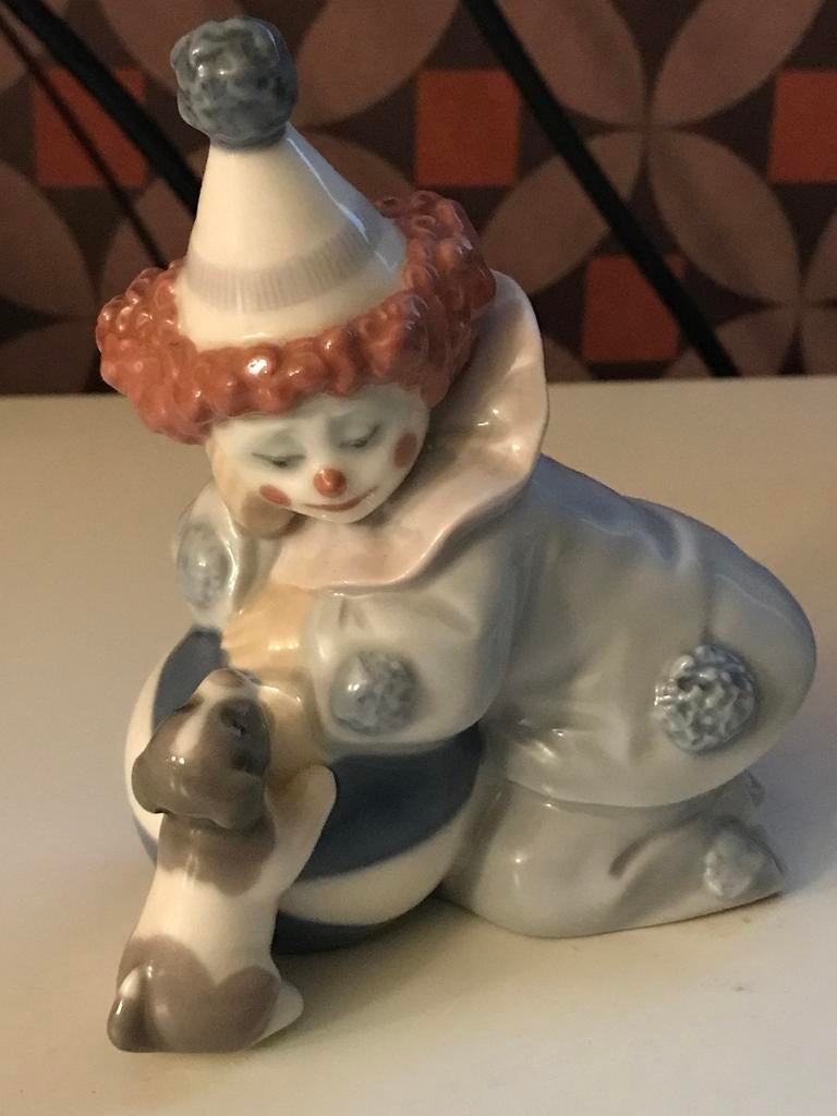 Figurine en porcelaine Lladro. Clown avec chien, Enlèvement ou Envoi, Comme neuf