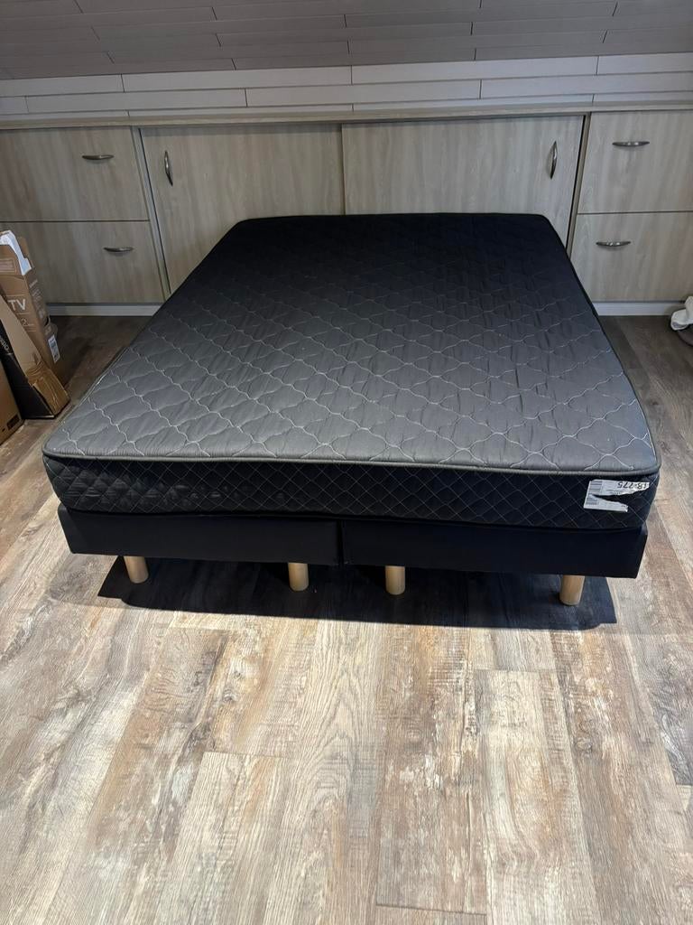 Bed met zgan matras 140 breed, Huis en Inrichting, Slaapkamer | Bedden, Ophalen, Zo goed als nieuw