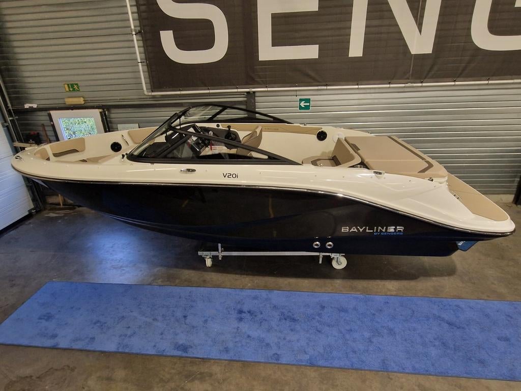 Bayliner V20i - 4.5L 250pk - onyx black, Watersport en Boten, Speedboten, Ophalen, Binnenboordmotor, 6 meter of meer, Zo goed als nieuw