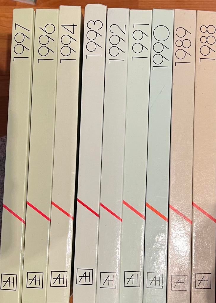 9 jaarboeken. Enkel 1995 ontbreekt, Boeken, Ophalen, Zo goed als nieuw