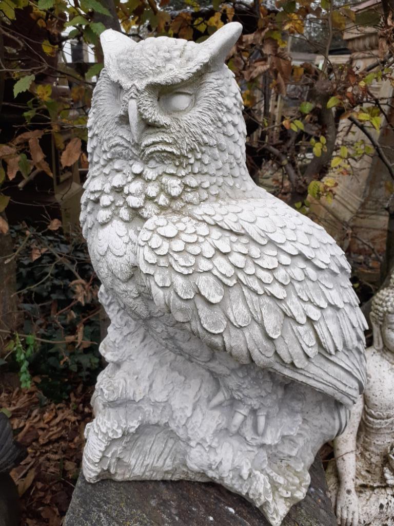 Grote uil (oehoe) in gepatineerde steen, Ophalen, Nieuw, Steen, Dierenbeeld