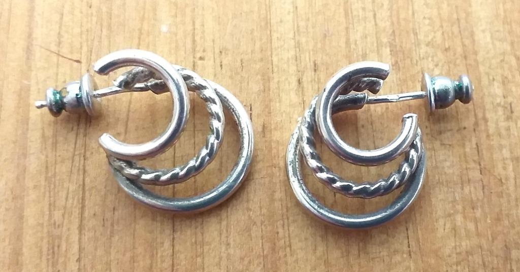 Paire de boucles d'oreilles triples en métal argenté, Enlèvement ou Envoi, Utilisé, Argent