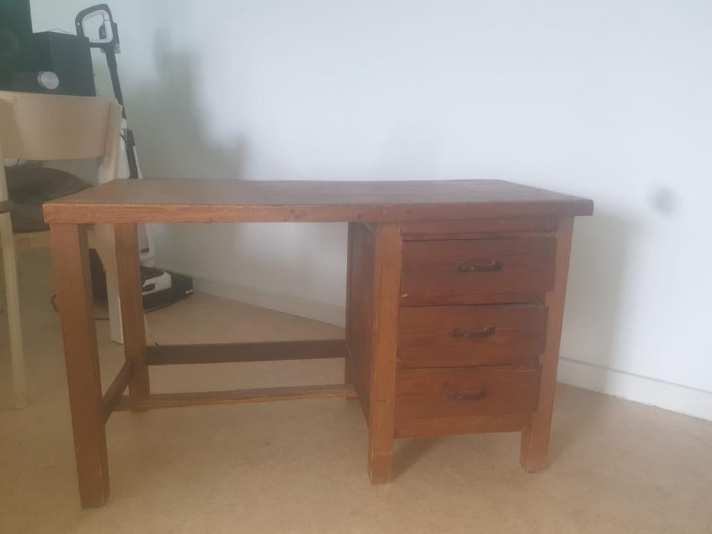 Charmant petit bureau, ancien, en bois massif pour enfant., Maison & Meubles, Enlèvement, Utilisé