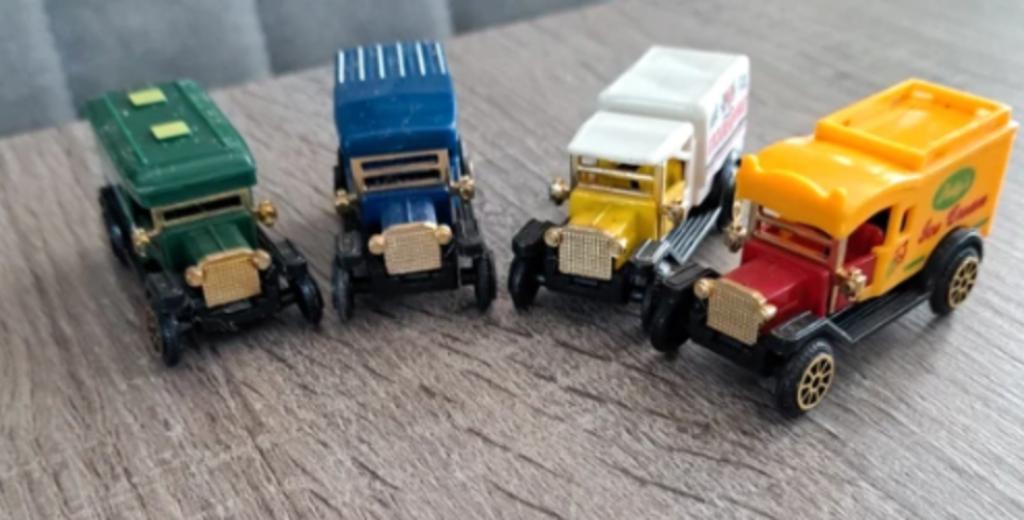 Set van 4 miniatuur wagentjes, Kinderen en Baby's, Ophalen of Verzenden, Zo goed als nieuw