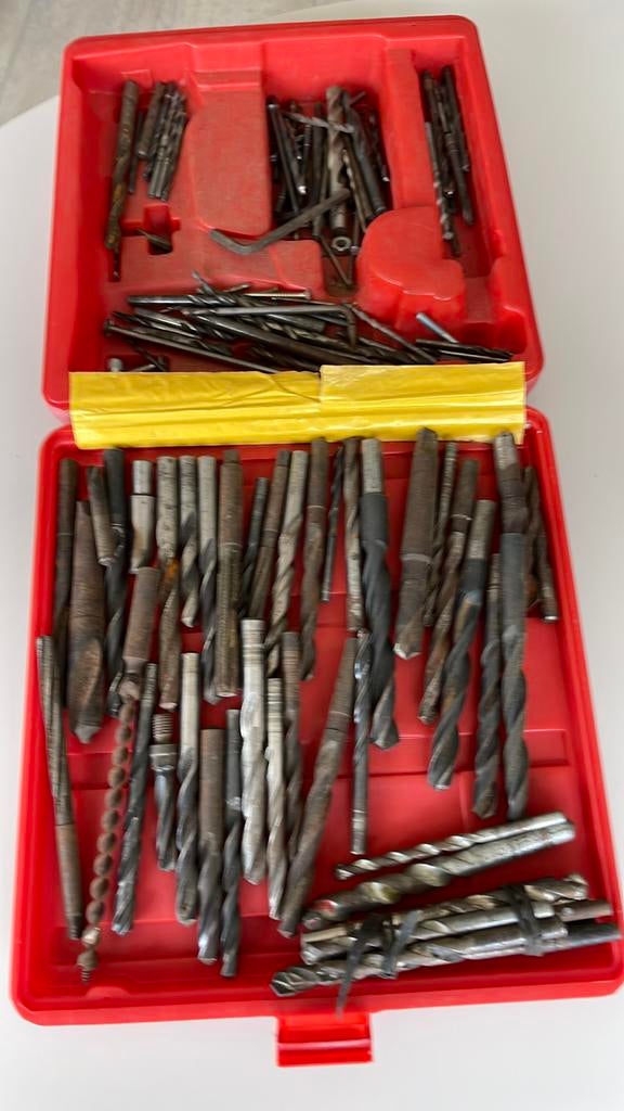 Valise avec toutes sortes de perceuses, Enlèvement, Utilisé