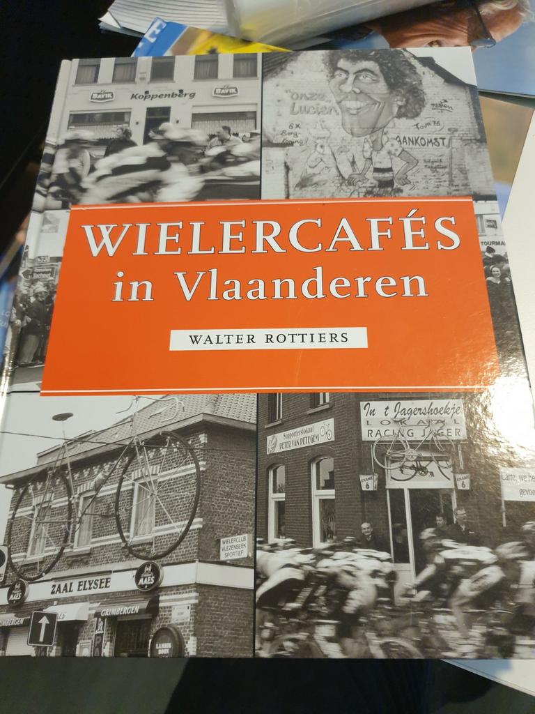 Willy Rottiers - Wielercafes in Vlaanderen, Ophalen of Verzenden, Zo goed als nieuw, W. Rottiers