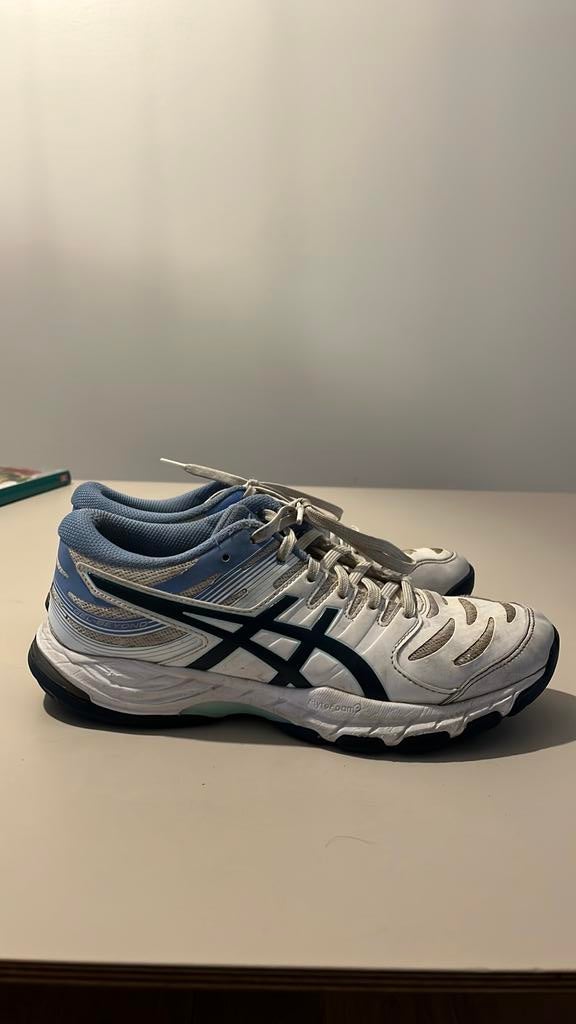 Volleybalschoenen asics maat 40,5, Sport en Fitness, Volleybal, Ophalen, Gebruikt