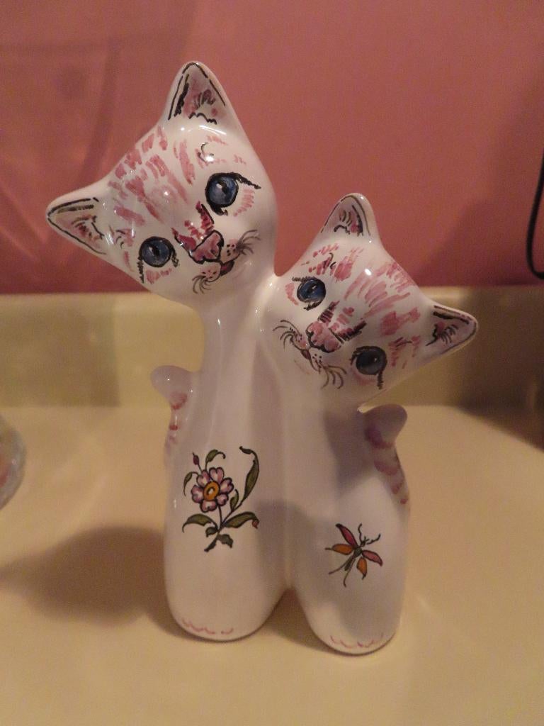 Joli couple de chats en faïence de Moustiers Ste Marie, Enlèvement ou Envoi