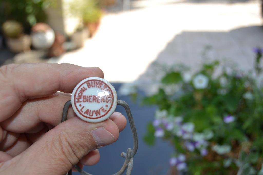 oude porseleinen bier dop, Ophalen of Verzenden, Gebruikt, Overige typen, Overige merken