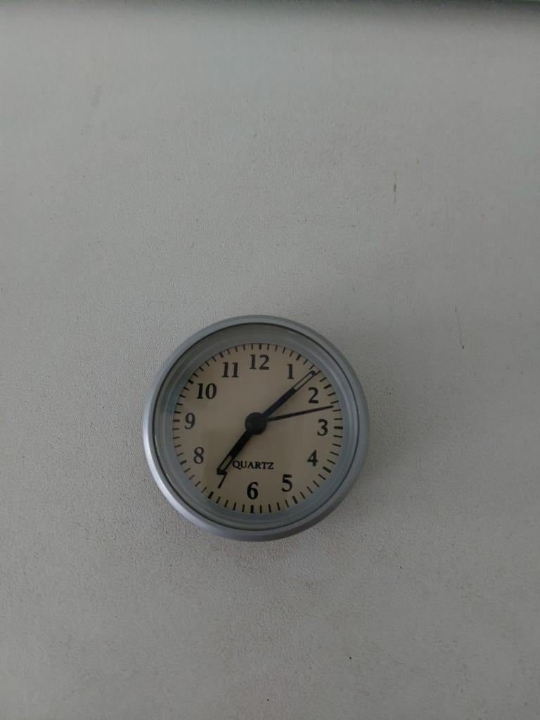 Petite horloge 5cmx5cm, Ophalen