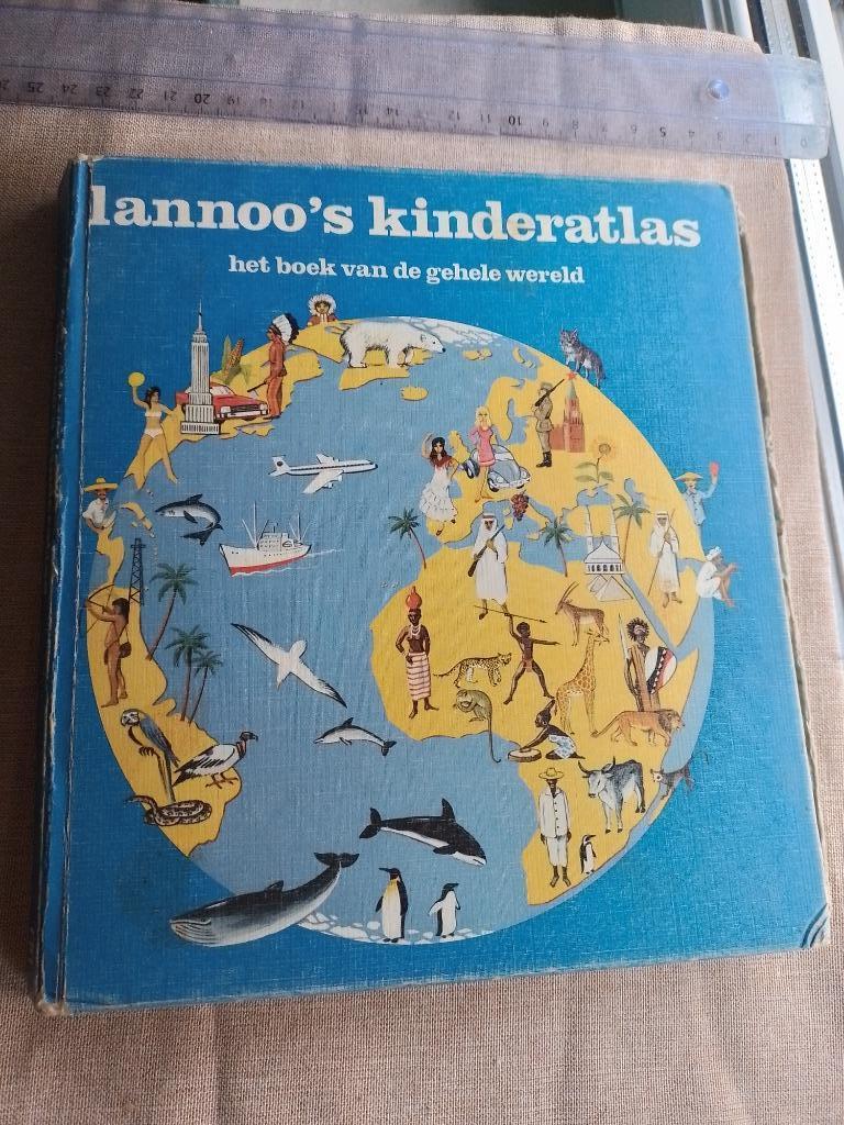 Lannoo's kinderatlas gehele wereld boek communie verjaardag, Boeken, Ophalen of Verzenden, Gelezen, Wereld