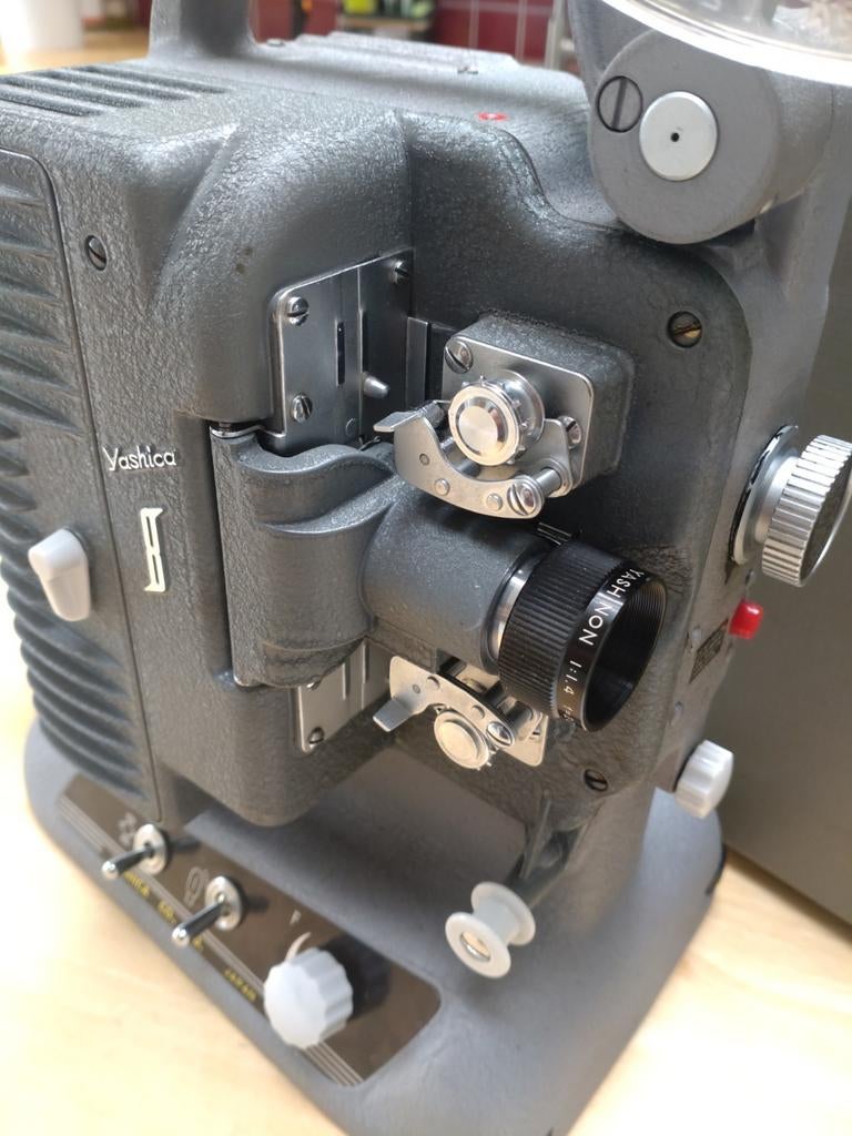 Yashica 8P - filmprojector 8mm, Enlèvement