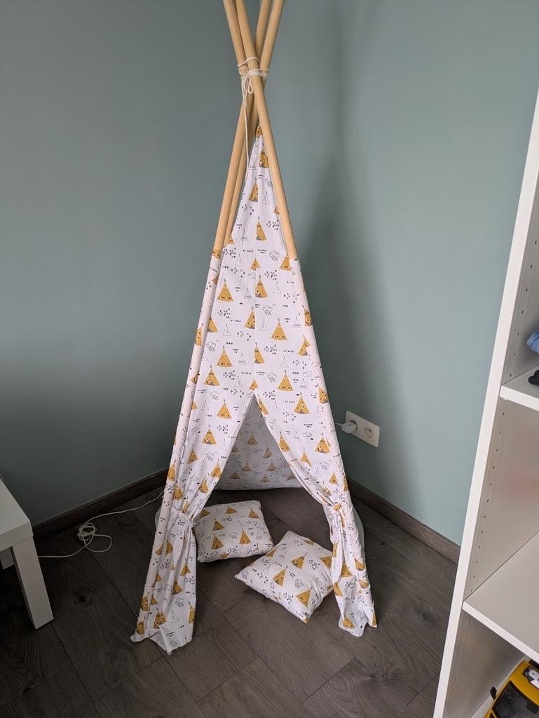 Tipi tent met bijhorende kussens, Ophalen, Zo goed als nieuw