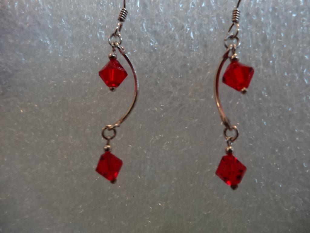 Boucles d'oreilles argent et pierre rouge neuves, Handtassen en Accessoires, Oorbellen, Hangers, Nieuw, Ophalen of Verzenden, Rood